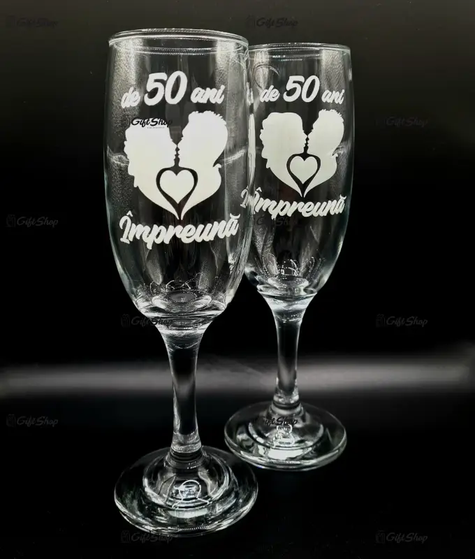 Aniversare 50 ani sarut, set 2 pahare cu mesaj in cutie